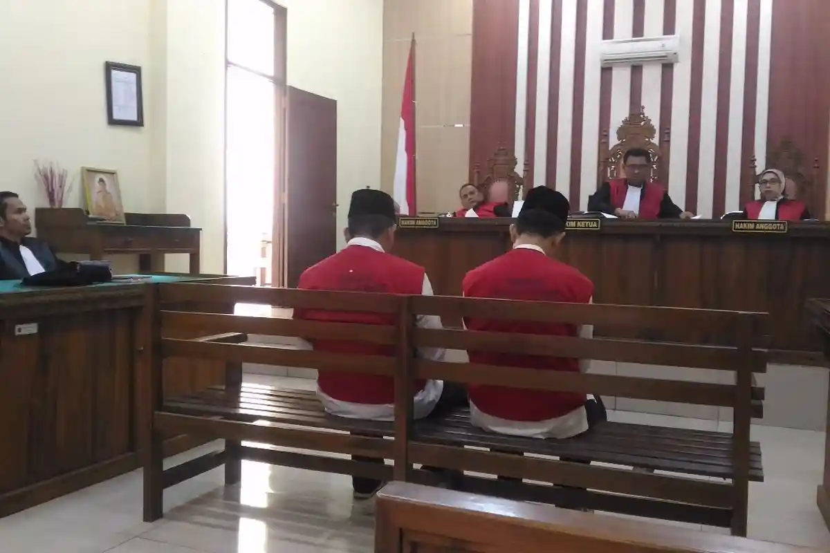 Jual Cula Badak Rp 4 Miliar, 2 Pria Paruh Baya Hanya Divonis 20 Bulan Penjara