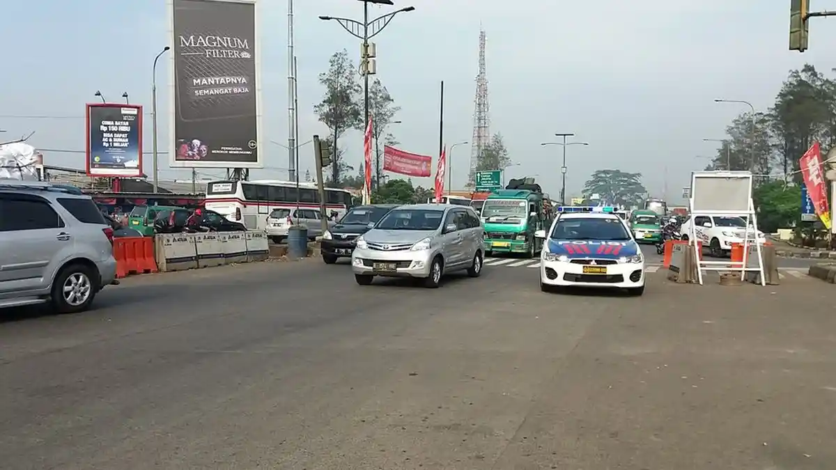 Volume Kendaraan Pemudik di Kawasan Cileunyi Meningkat, Polisi Siapkan Rekayasa