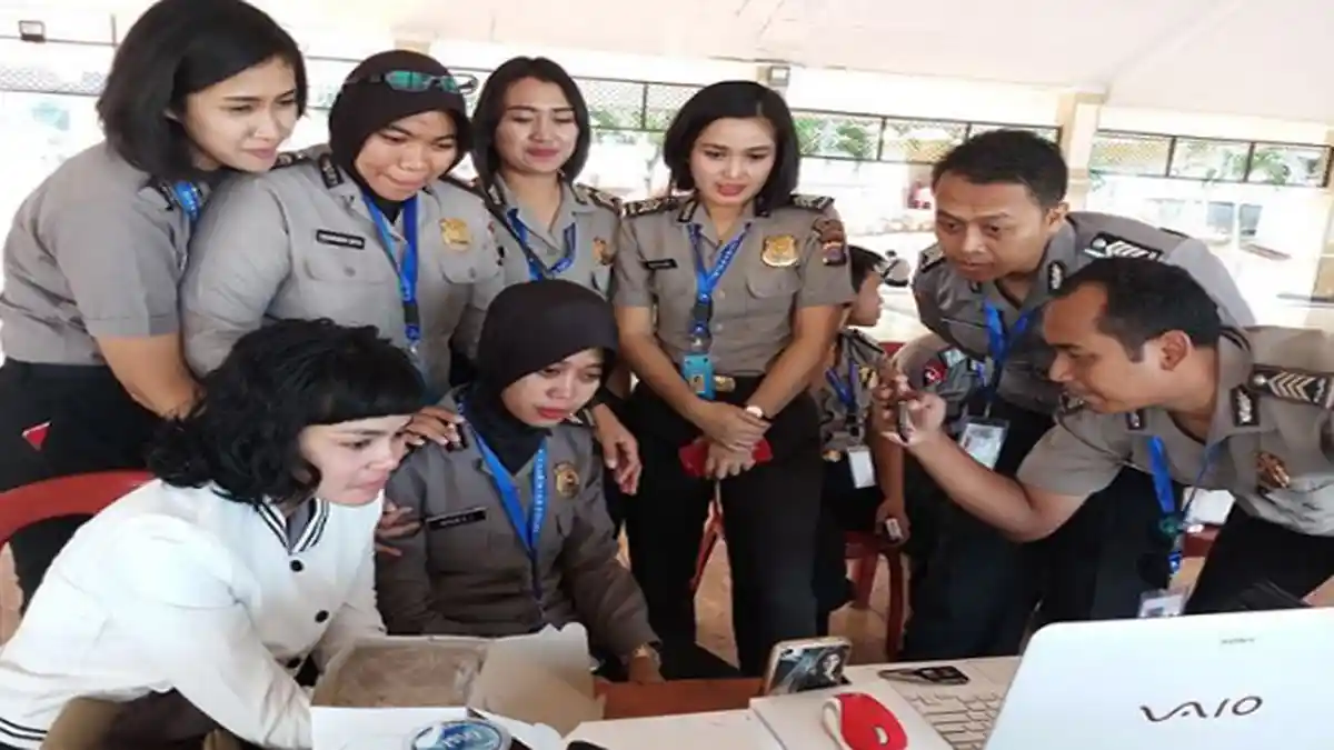 Sedih Menikah Lewat Video Call, Kejutan Spesial Briptu Nova Kagetkan Sang Suami Briptu Andik