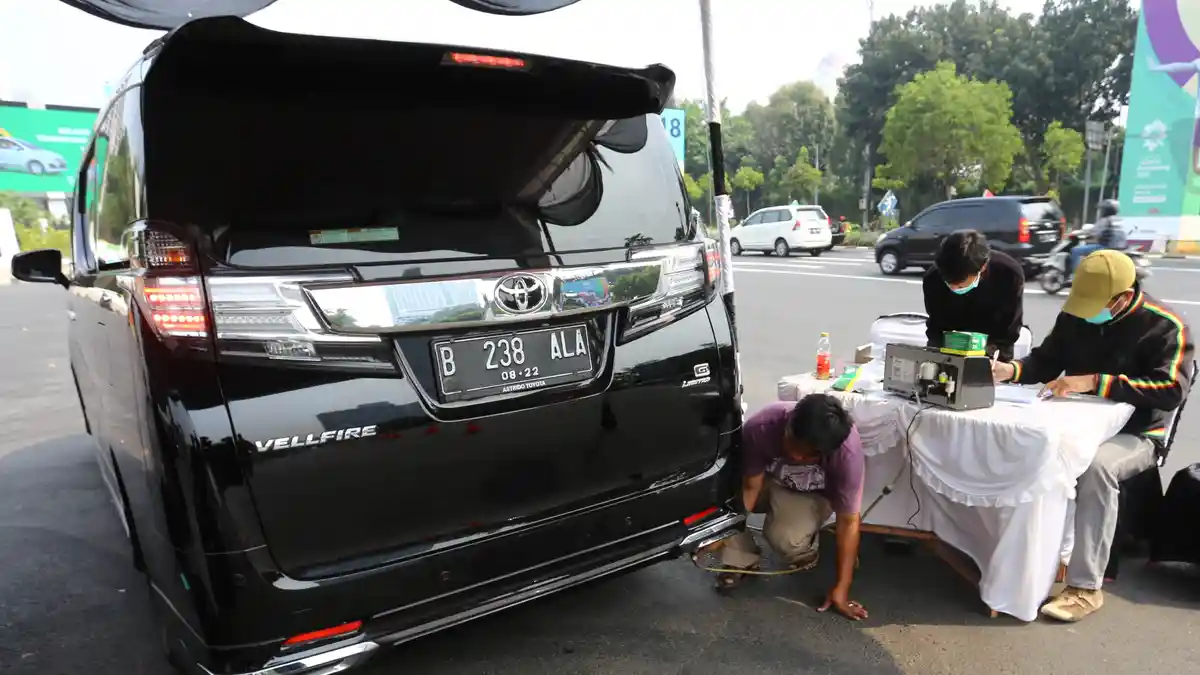 Pemprov DKI Kini Wajibkan Motor dan Mobil Berusia 3 Tahun di Jakarta Uji Emisi
