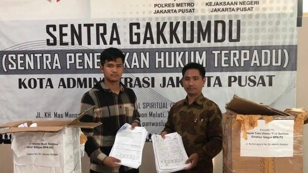 Bawaslu DKI Jakarta Periksa Keaslian Ribuan Formulir C1 yang Diamankan di Menteng