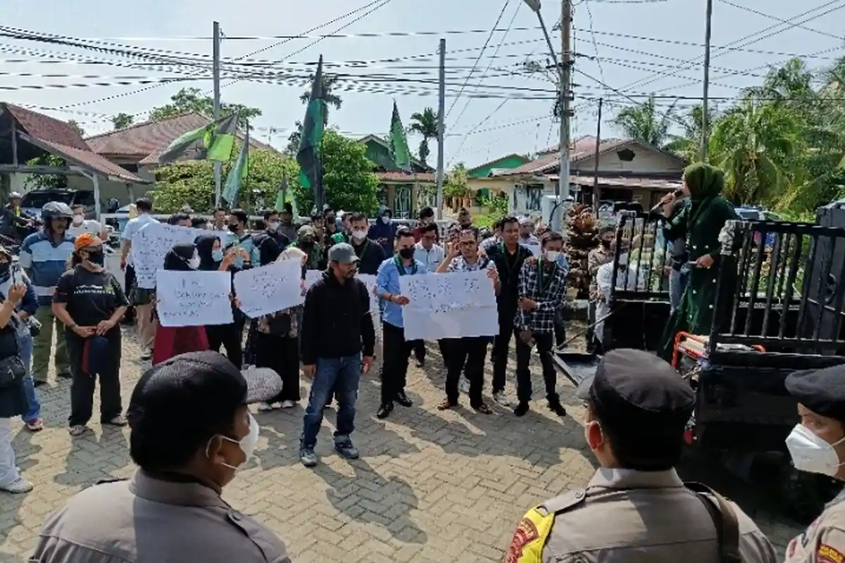 HMI dan Aliansi Aksi Damai Tuntut PLN Tanjabbar Selesaikan Masalah Listrik