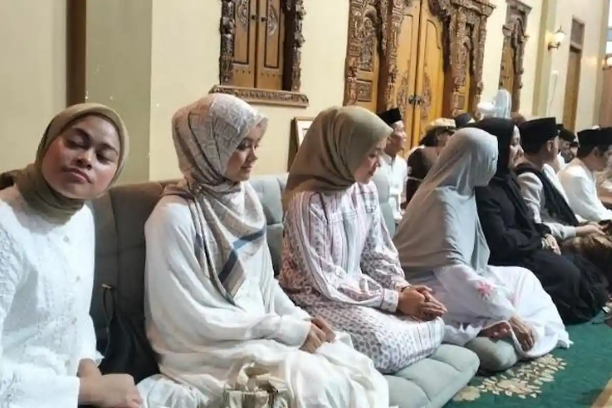 Putri Anies Baswedan dan Muhaimin Iskandar Hadiri Pengajian Gus Iqdam di Srengat Blitar