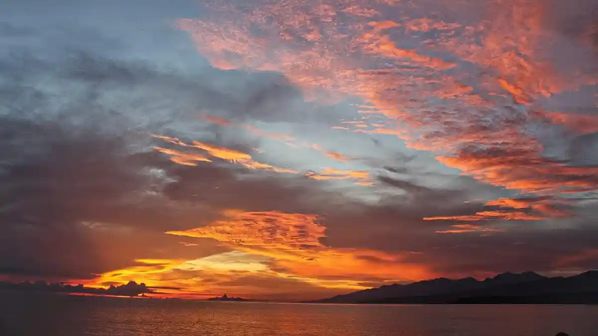 TRIBUN WIKI : Menikmati Sunset di Pantai Borong Manggarai Timur