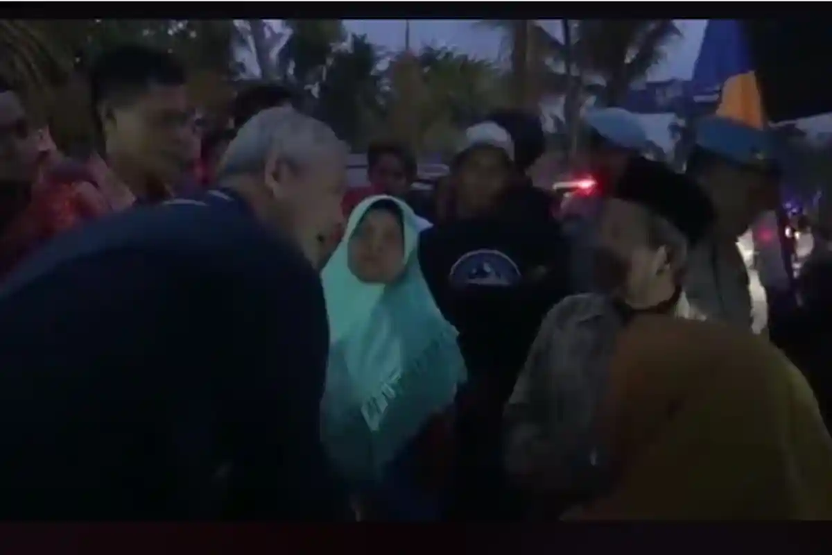 REAKSI Ganjar Pranowo Saat Dimarahi Warga Ketika Meresmikan Jalan, meh ngunek ngunekke yo rak po-opo