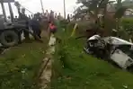 mobil-pengantar-jemaah-haji-dihantam-Kereta-Api-a.jpg