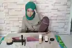 beauty-vlogger-disabilitas-lampung-miliki-355-ribu-subscriber-bikin-tutorial-makeup-pakai-dengkul.jpg