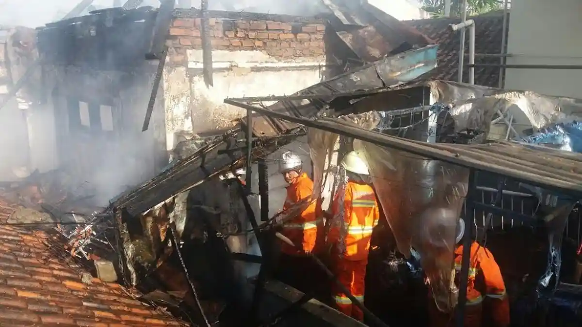 Ditinggal Mengantar Anak ke Sekolah, Rumah Ini Ludes Terbakar