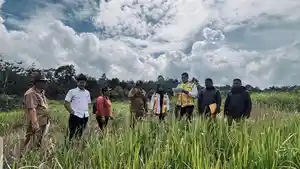 Tinjau-lokasi-Sekolah-Unggul-Rakyat.jpg