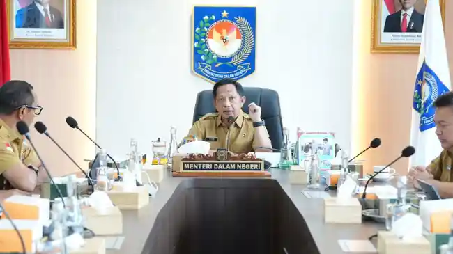 Dorong Transisi Energi, Mendagri Instruksikan Gubernur Bebaskan Pajak Kendaraan Listrik