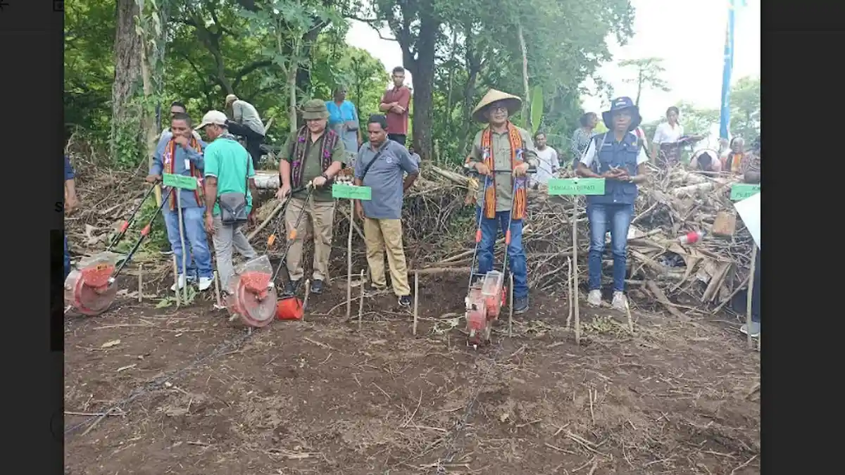 Penjabat Bupati Lembata Tegur Keras Aparat Desa yang Terima BLT