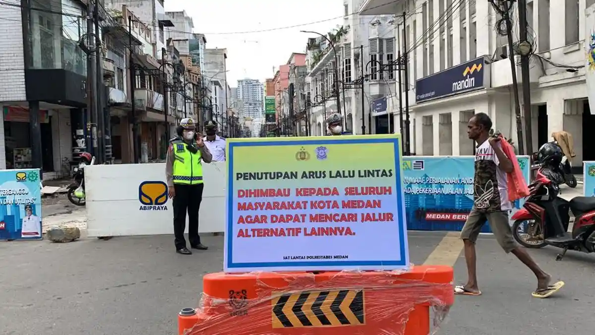 Jelang Malam Tahun Baru 2023, Jalan Kesawan Ditutup, Petugas Minta Warga Mencari Jalur Alternatif