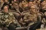 akbar-tanjung-dan-aburizal-bakrie-main-angklung_20160412_132423.jpg