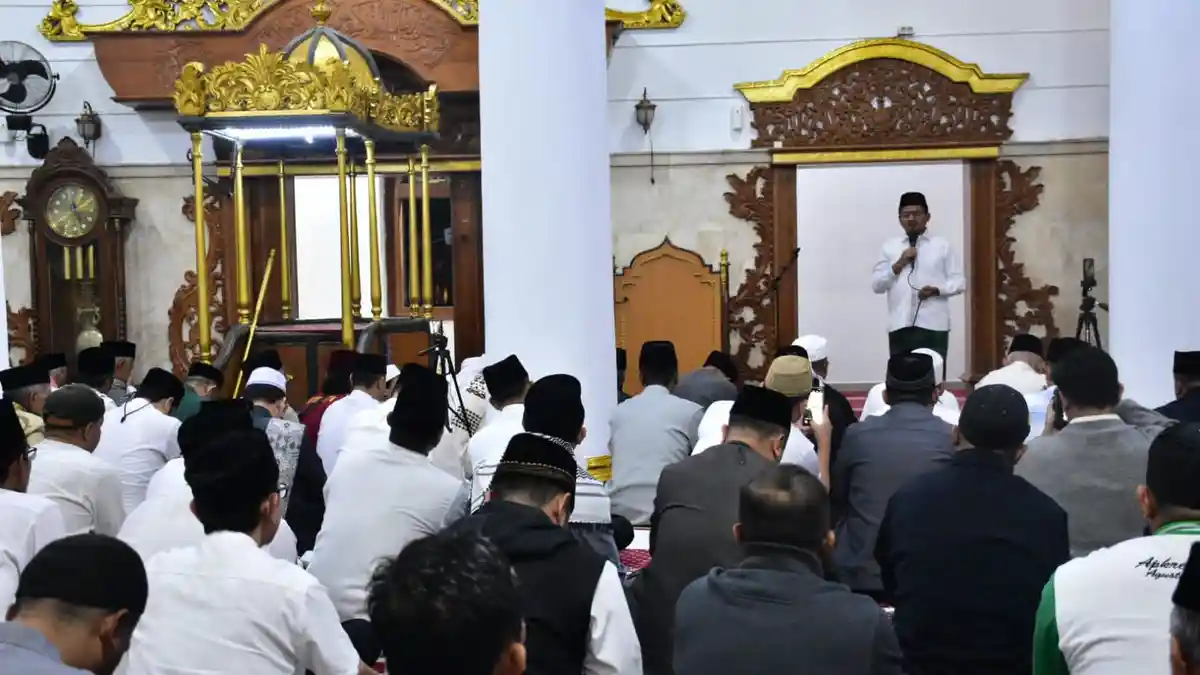 Salat Subuh Berjamaah, Cara Pemkab Sumedang Dekatkan Layanan Publik ke Warga