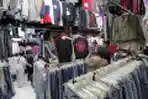 Berburu Pakaian Bekas di Pasar Senen