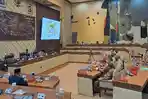 Komisi-II-DPR-RI-melakukan-Rapat-Kerja-dengan-delapan-pemkab-dan-pemkot-di-Provinsi-Aceh.jpg