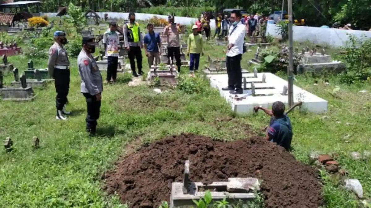 Mengaku Dapat Bisikan Gaib, Pria di Ponorogo Dua Kali Gali Makam Sang Istri yang Telah Meninggal