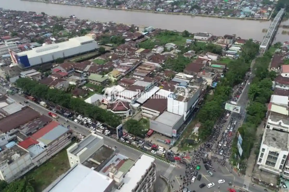 Ditutupnya Jembatan Kapuas II Berdampak Pada Kepadatan Kapuas I dan Penyeberangan Feri