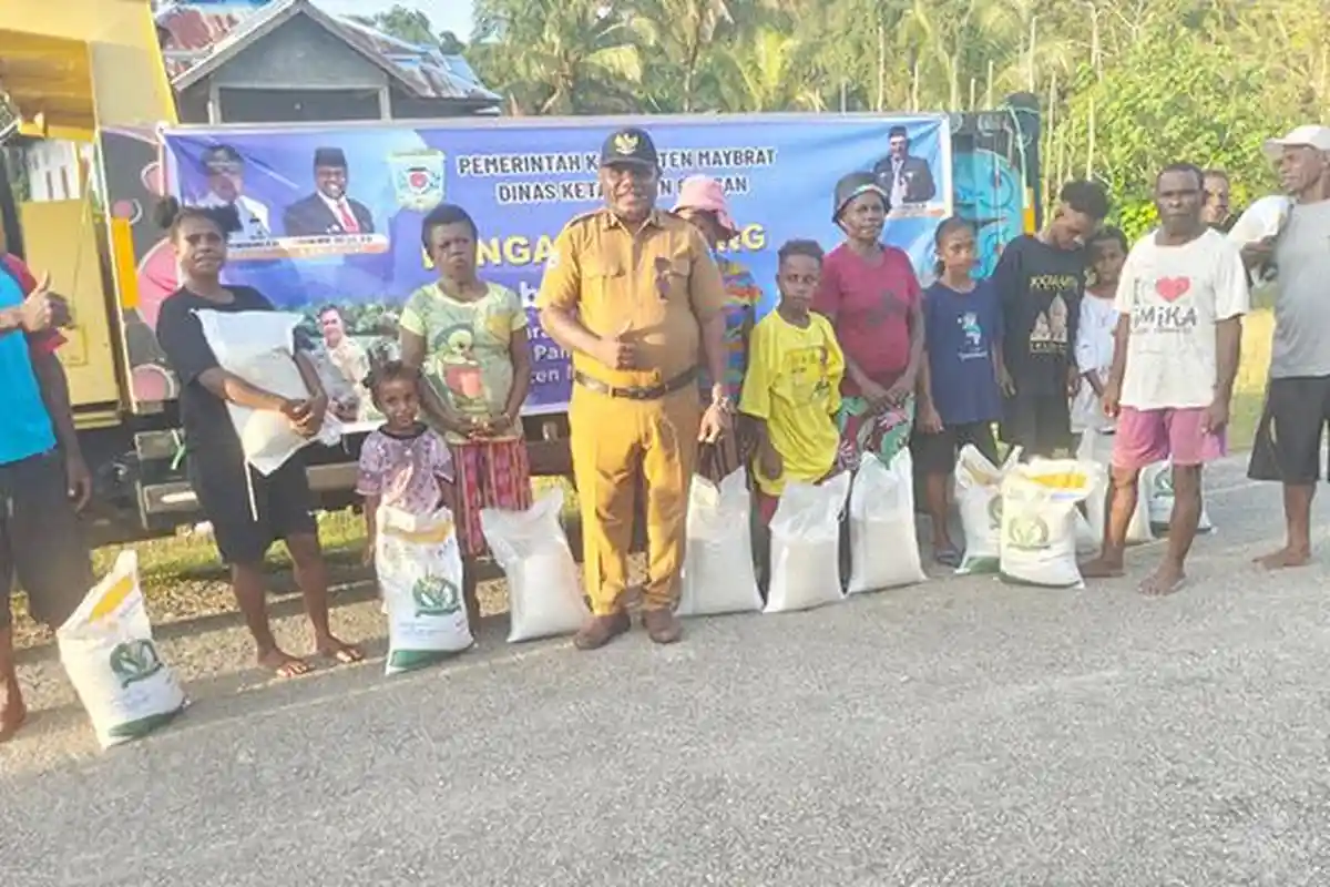 Warga Lima Distrik di Maybrat Terima Bantuan Beras, Korneles Naa: Alokasi CBP 2024 Meningkat