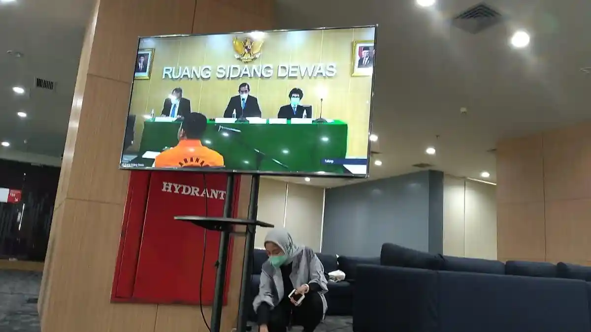Dewas KPK Berhentikan Penyidik Robin Secara Tak Terhormat