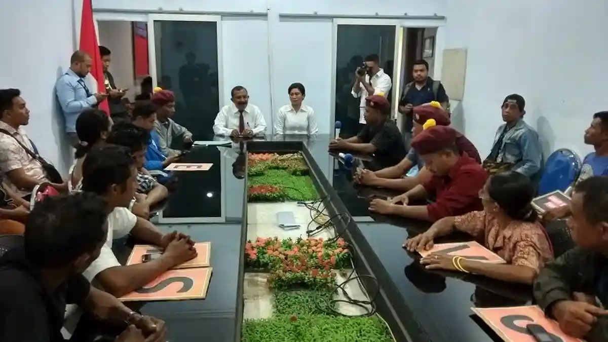 Cipayung Plus Bersama Keluarga Korban Pencabulan Gelar Demo di Mapolda NTT