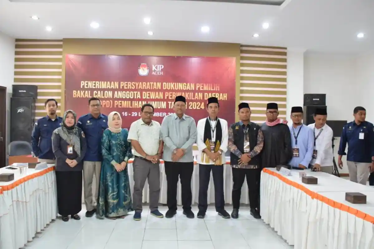 UAS Antar Syech Fadhil Daftar DPD RI