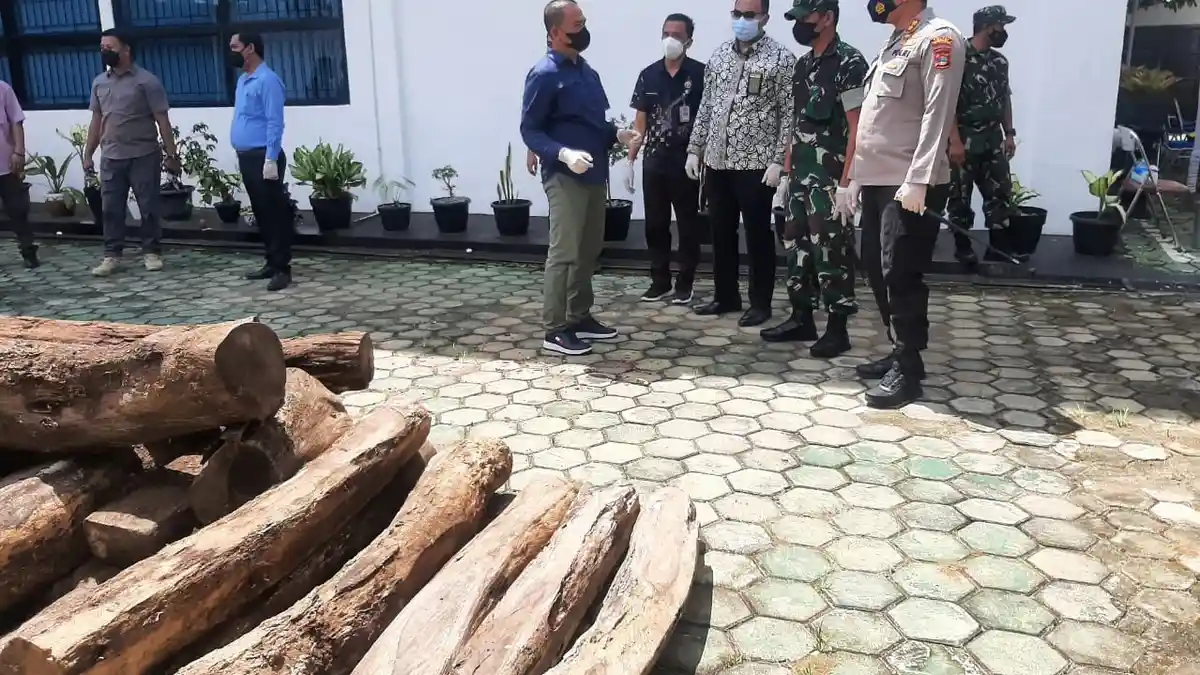 Kejari Tanggamus Musnahkan Barang Bukti dari 89 Perkara