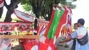 Penjual-Bendera-di-Tondo-Palu-2024.jpg
