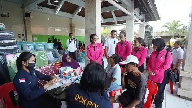 Ketua Umum Bhayangkari Salurkan Bantuan dan Beri Semangat Korban Banjir Bali