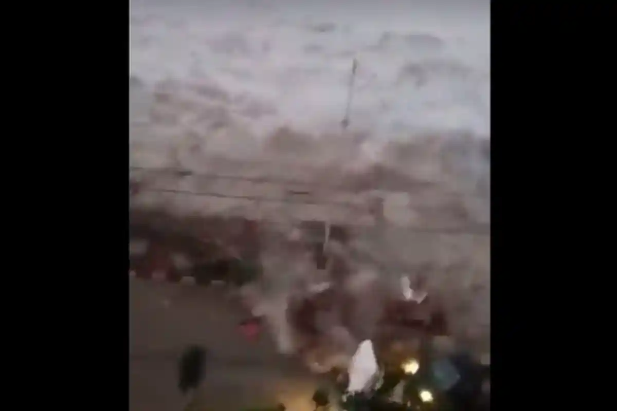 Video Terbaru Dahsyatnya Tsunami Palu dan Donggala Ketinggian 1,5-2 Meter Usai Gempa 7,7 SR