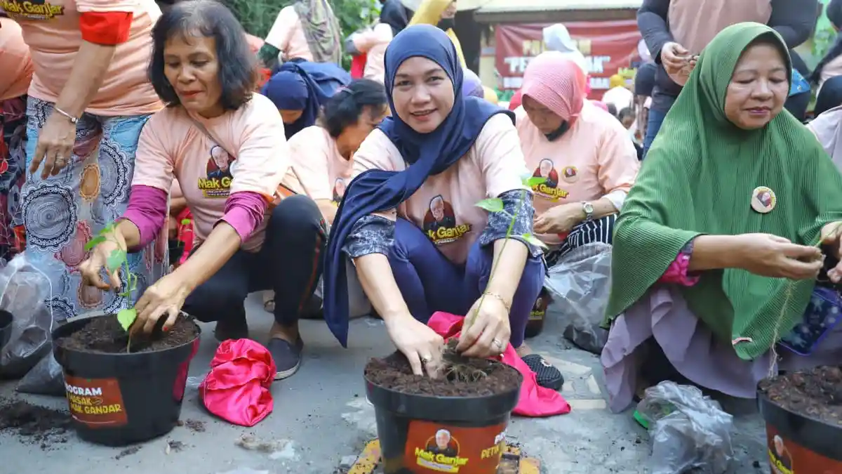 Relawan Mak Ganjar Edukasi Budidaya Cabai ke Emak-emak Penggilingan Jakarta Timur