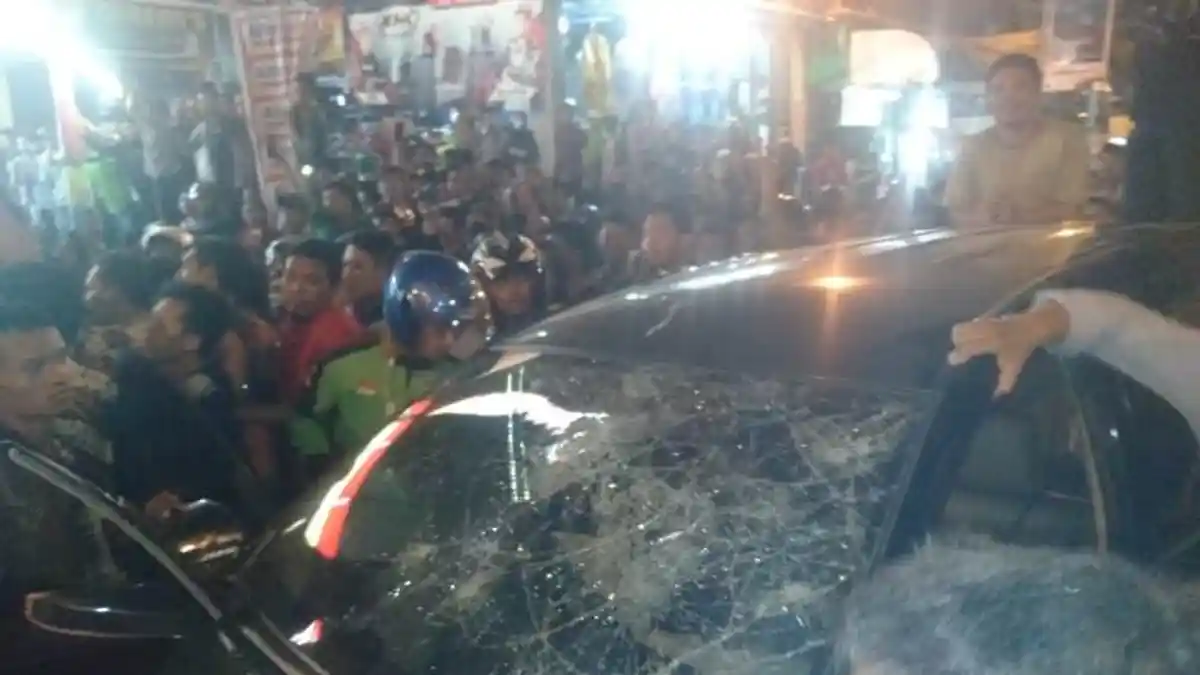 Lakalantas di Jalan AR Hakim, Sopir Avanza Hitam Diamuk Massa, Sudah Dikejar-kejar dari Jalan Denai