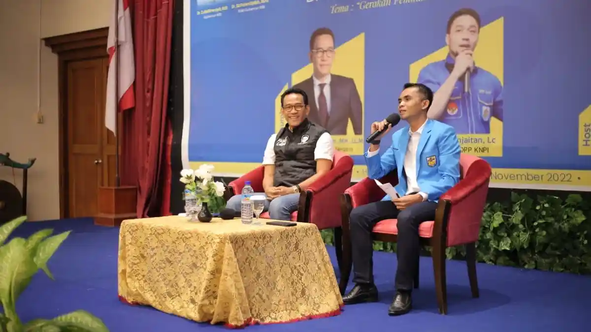 Hadiri Seminar Kepemudaan KNPI NTB, Refly Harun Soroti Agenda Terselubung Narasi Ancaman Resesi 2023