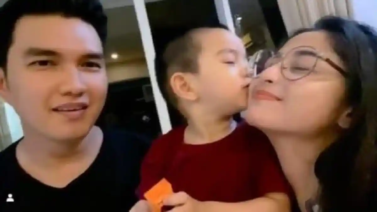 Aldi Taher Bawa Putranya saat Kunjungi Rumah Dewi Perssik, Tampak Akrab saat Bersama