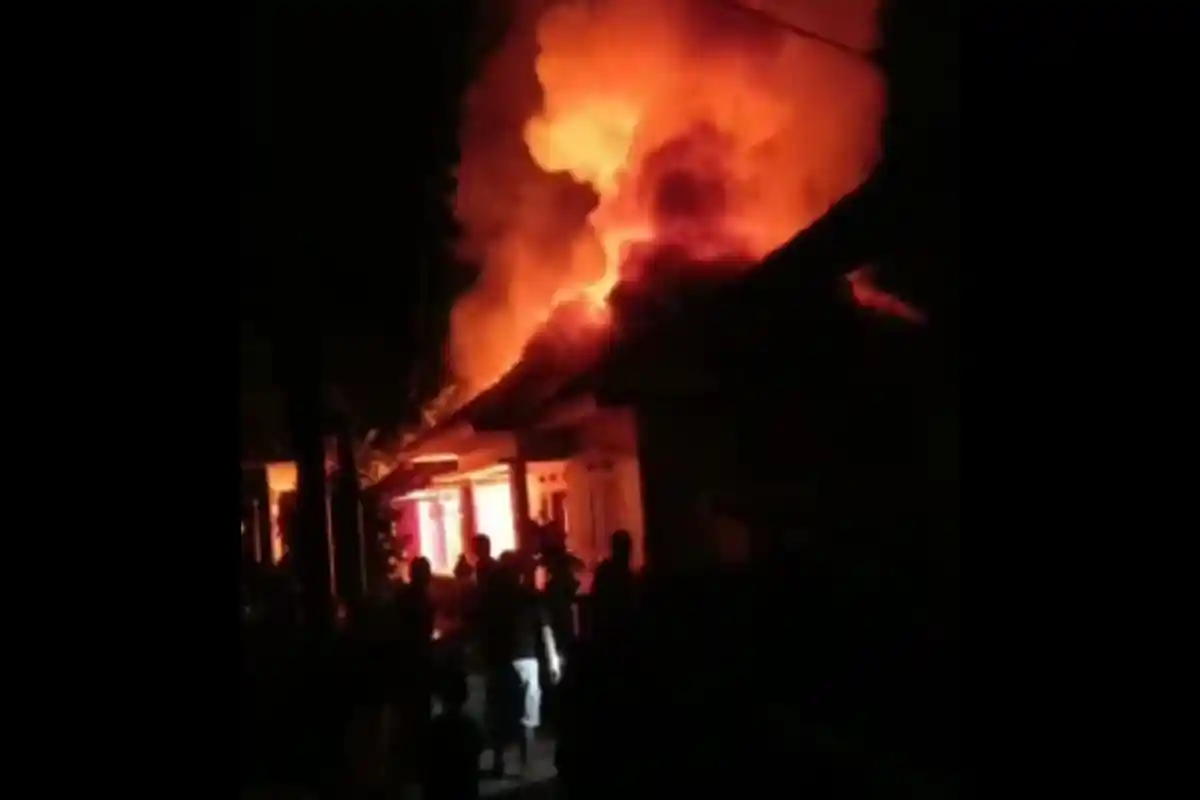 Dua Rumah Permanen di Sumedang Ludes Dilalap Api Dini Hari Tadi, padahal Baru Selesai Dibangun