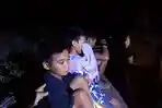 Dua-anak-dari-korban-yang-tewas-kebakaran-di-Temu-Sumba-Timur.jpg