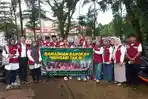‎27 RT/RW Pisang Utara Patungan, Bagikan 200 Dos Makanan di Jalan Jenderal Soedirman‎