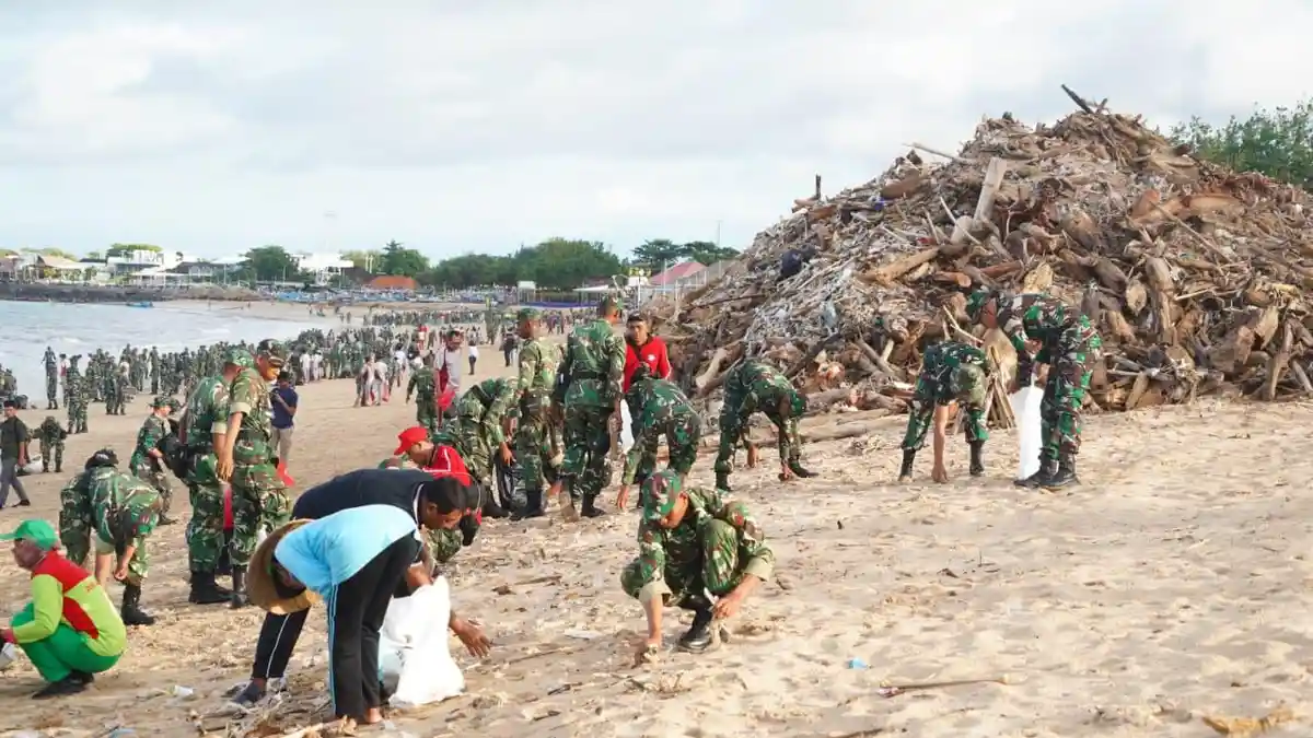 Kodam IX/Udayana Pasang Badan Jaga Citra Pulau Dewata dari Ancaman Sampah Laut