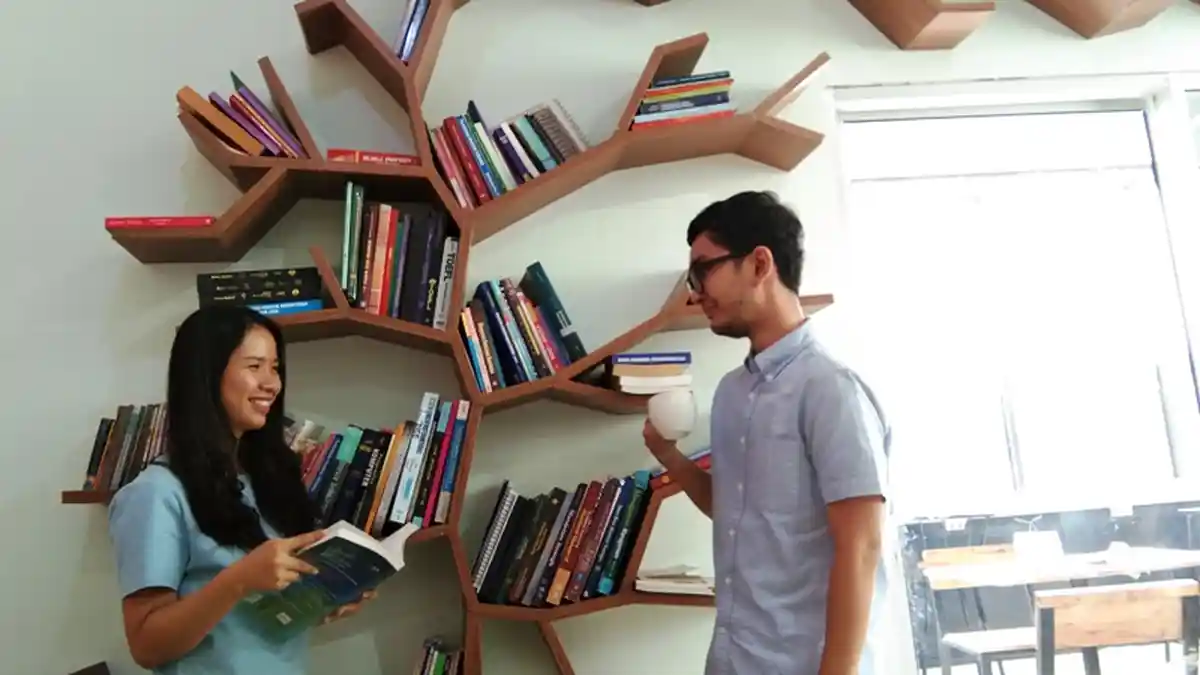 Dopamine Cafe Medan Tongkrongan Baru dengan Konsep Library Cafe