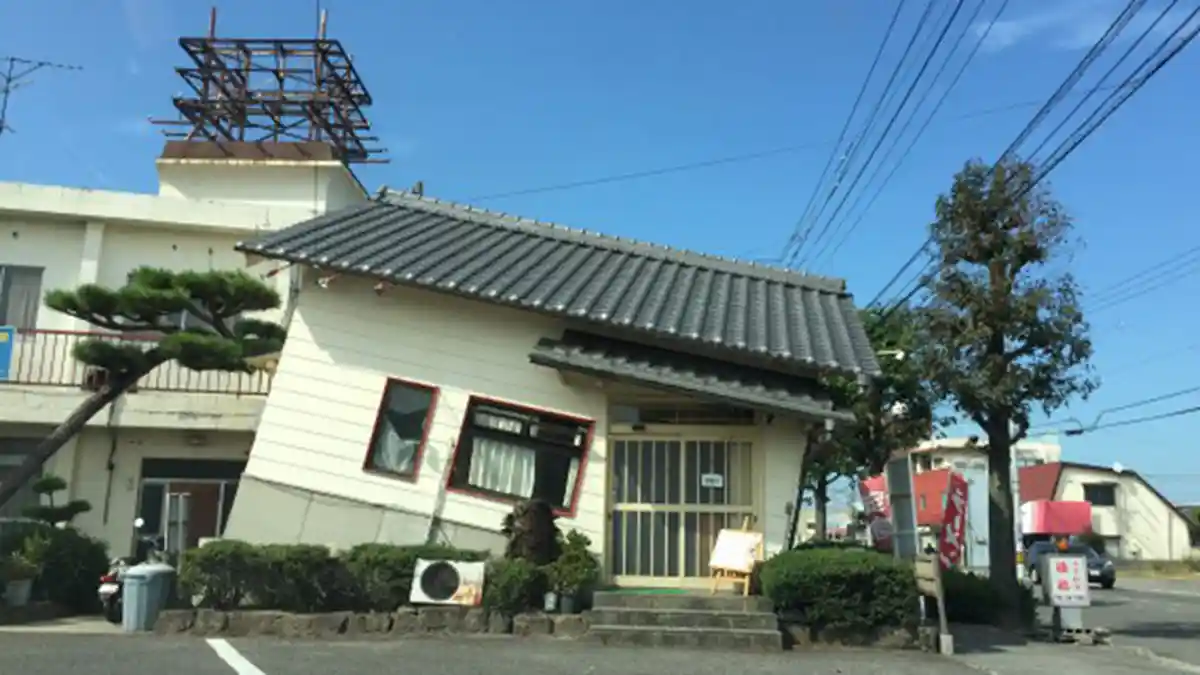 Restoran 'Aneh' di Jepang, Bangunan Miring hingga Papan Reklame Enak 246%