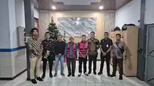 Dua-orang-tersangka-yakni-GLAA-dan-YPD-saat-ditahan.jpg