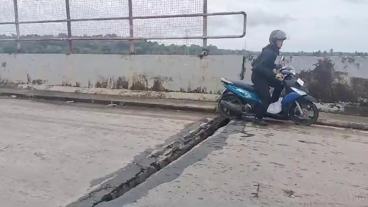 Rawan Kecelakaan, Proyek Jembatan Fly Over Pekkae Barru Rusak