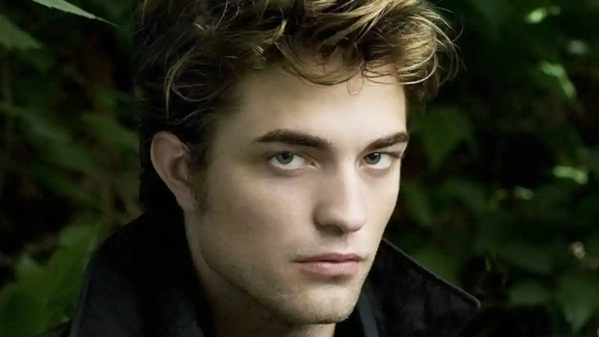 Robert Pattinson Dikabarkan Menyukai Sesama Jenis. Namun Benarkah Demikian ?