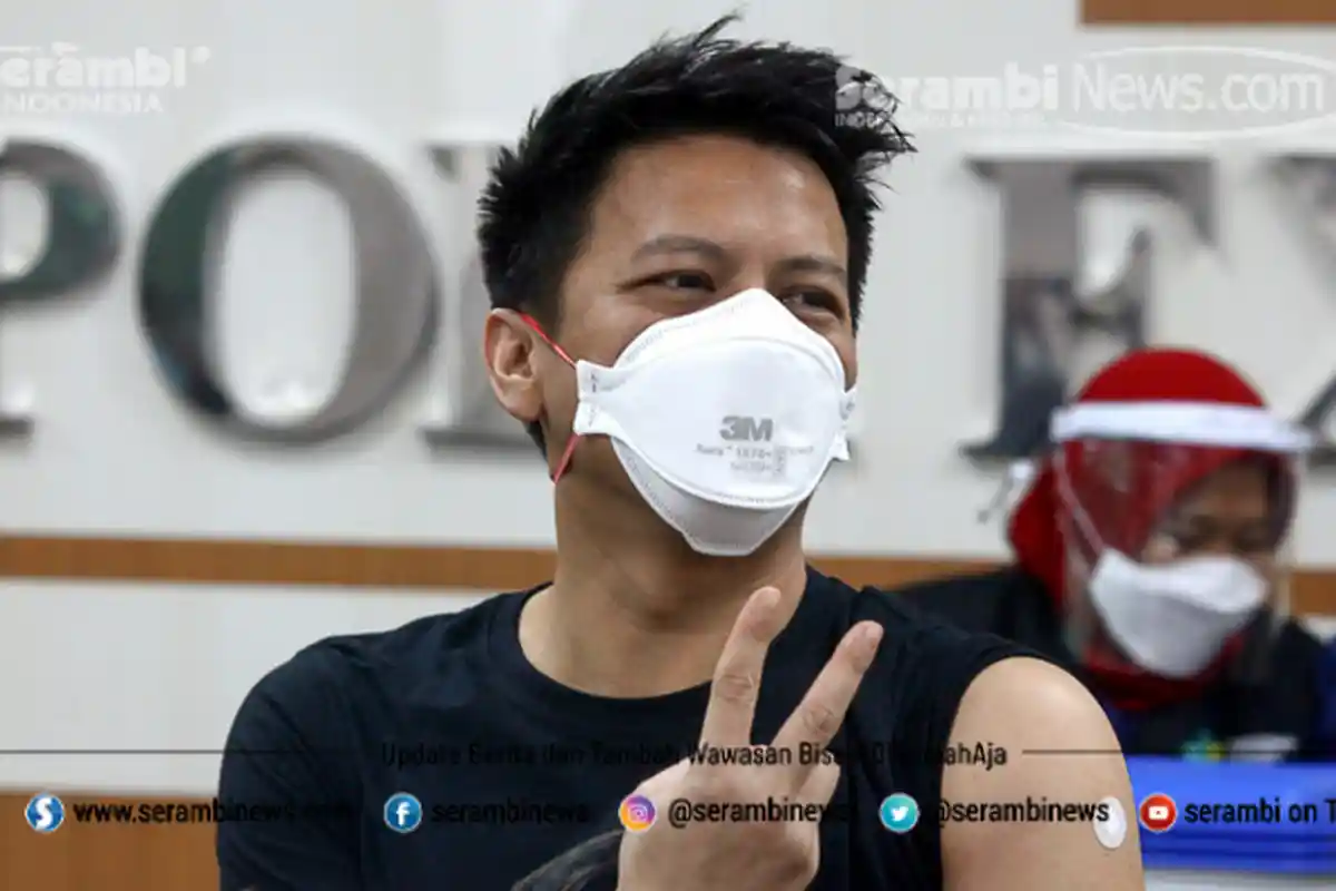 Tak Kalah Mesra dari BCL, Ini Video Aksi Ariel NOAH di Lantai Bersama Meutia Amanda: 'Degdegan'