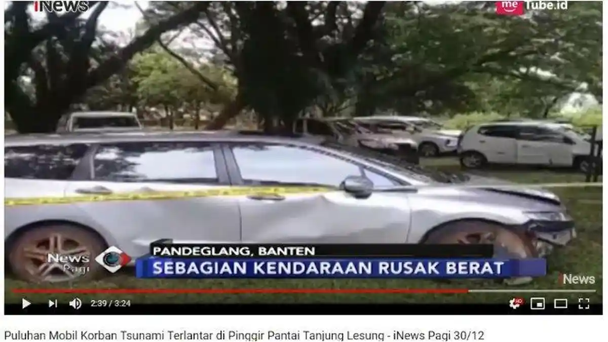 Puluhan Mobil yang Rusak Akibat Tsunami Banten Dibiarkan Tak Terurus