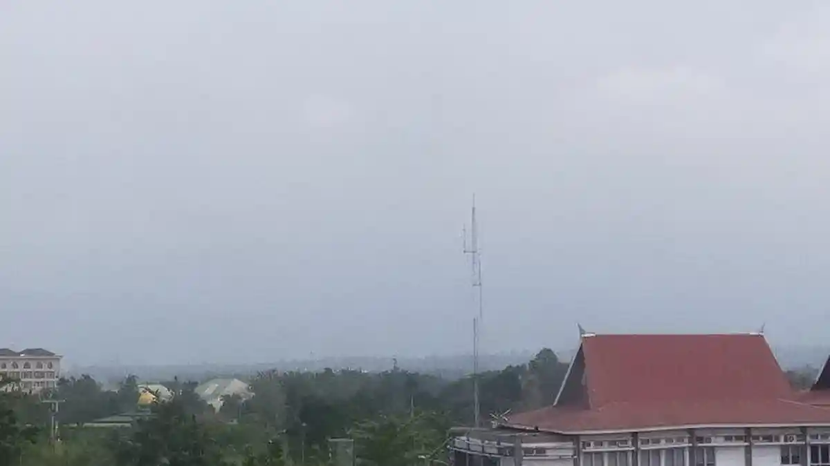 BMKG Pantau 20 Titik Panas di Sumatra Barat, Kabut Asap Masih Tebal