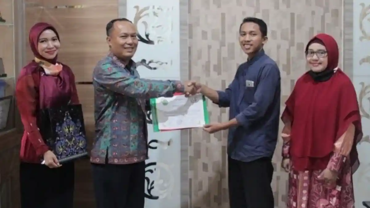 Mahasiswa UIN Jambi Juara 1 Lomba Karya Tulis Ilmiah yang Diadakan UMJ