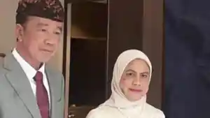 JOKOWI-DAN-IRIANA-Publik-dikejutkan-oleh-beredarnya-sebuah-foto-Jokowi-dan-Iriana-yang.jpg