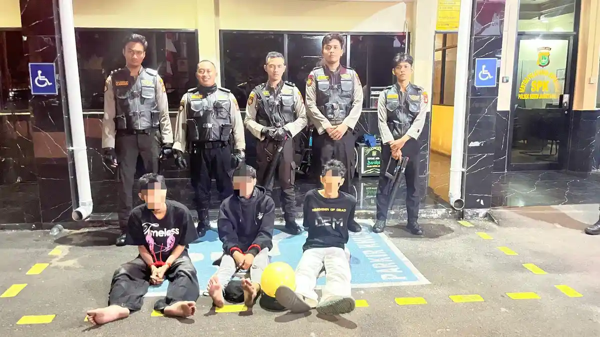 Polisi Ringkus 4 Pemuda di Kramat Sentiong, Diduga Hendak Tawuran Bawa Celurit