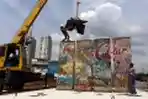 Bongkahan Tembok Berlin di Kalijodo